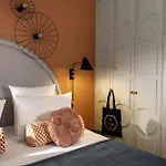 Le Clark 4* باريس