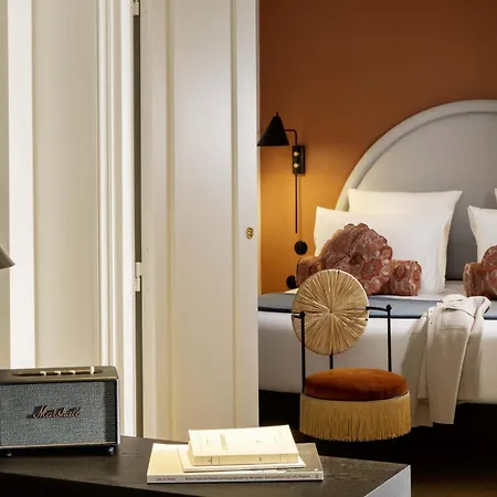 Le Clark 4* باريس